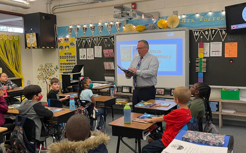 Superintendent Ken Kenworthy reads to students at Central Elementary [Photo Courtesy Central Elementary/Lake Okeechobee News]